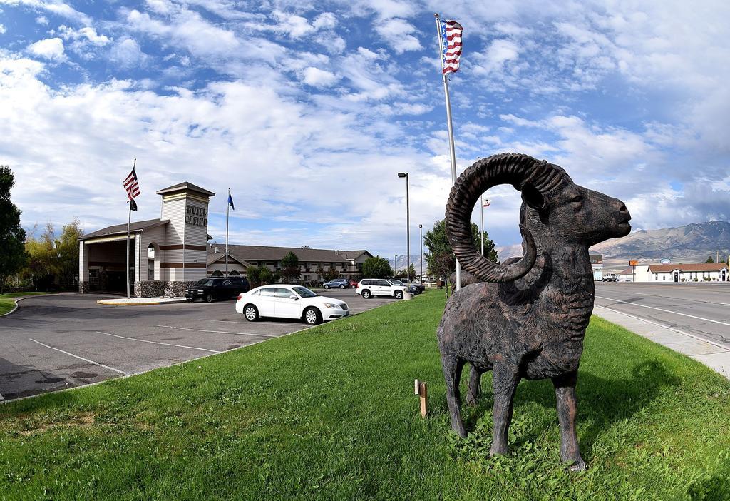 Prospector Hotel & Casino Ely Exterior photo